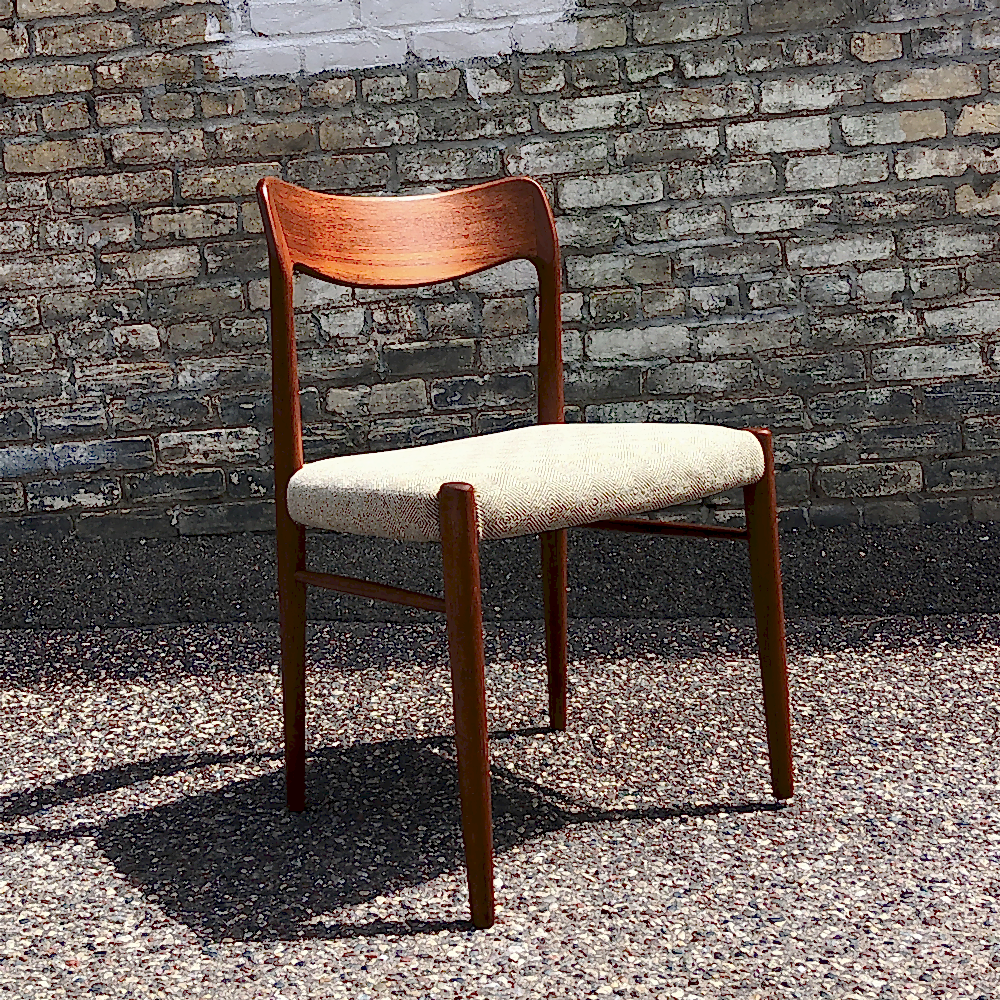 J.L. Moller Model 75 dining chair