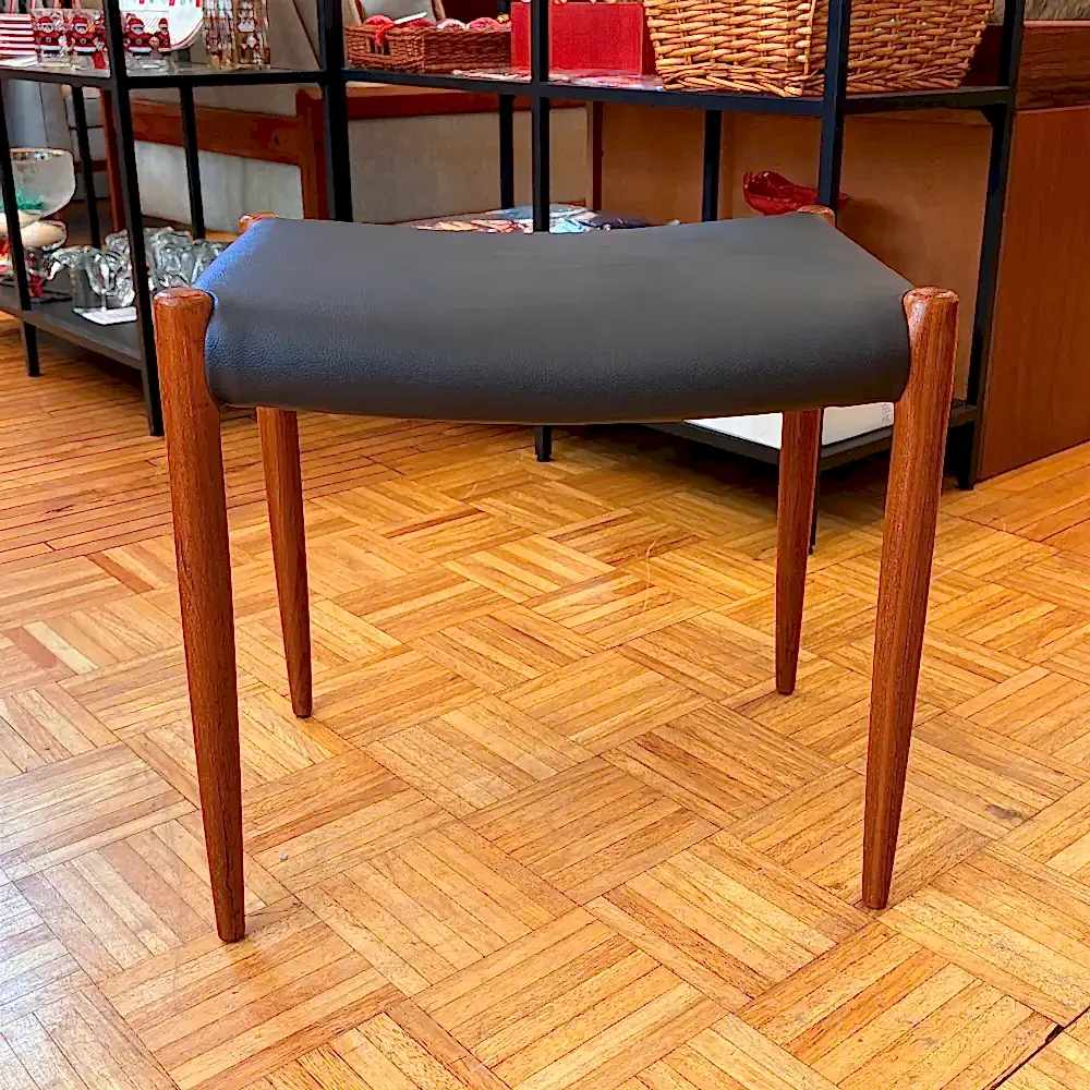 Niels Moller Model 80A stool